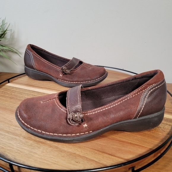 Clarks Artisan Brown Suede Leather Mary Jane Flats Comfy Size 8.5 - Picture 4 of 15
